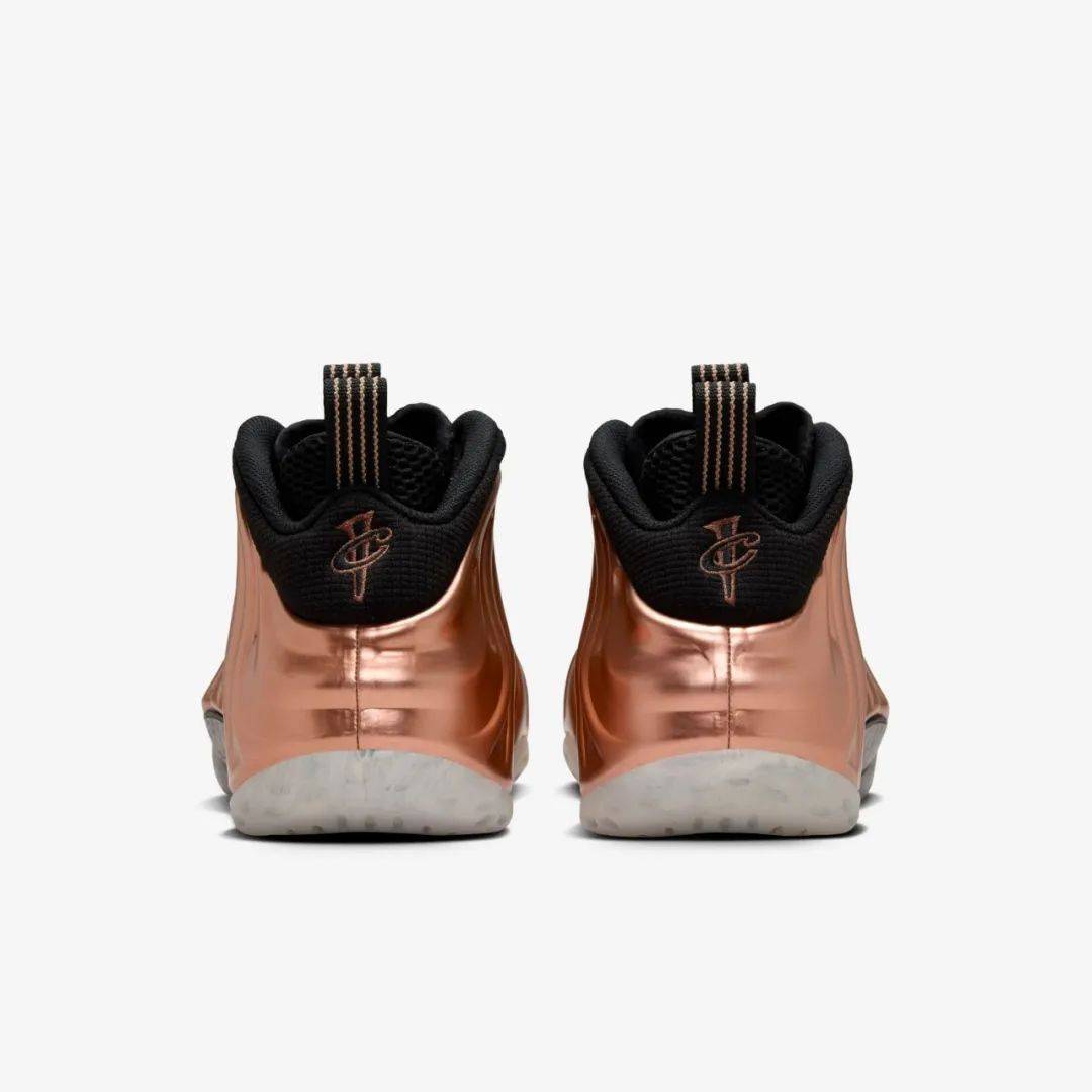 site OnMetallic Copper 限量发售AG真人中国醒目出众 Nike Air Foampo(图1)