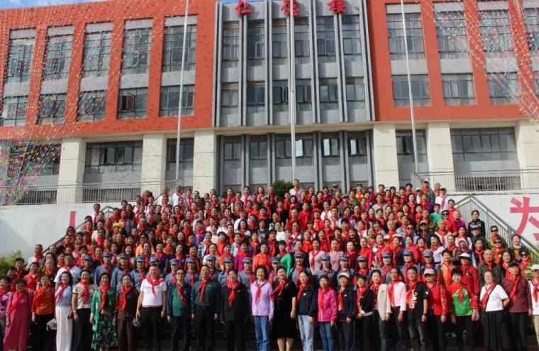 利 长征精神·延安精神进禄劝——纪念抗战胜利80周年暨89周年AG真人试玩平台国智书院长征智库 禄劝“双龙”会：红歌红舞庆胜(图5)